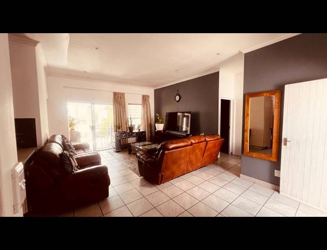 3 BEDROOM TOWNHOUSE FOR SALE IN ERASMUSPARK